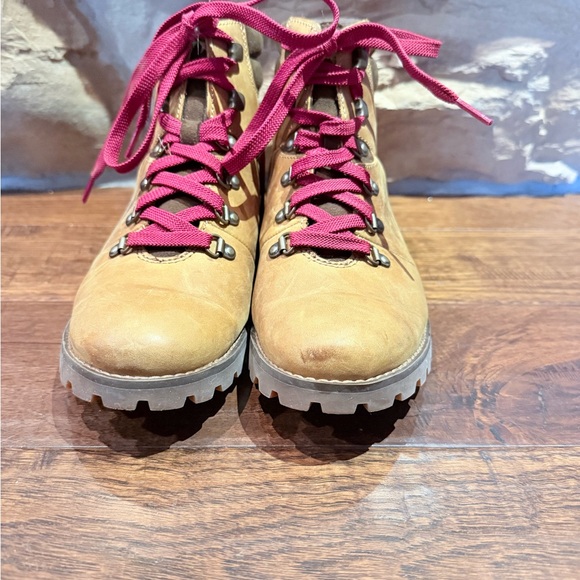 Timberland Women's Lace-Up Tan Boots with Red Accents - Picture 4 of 8